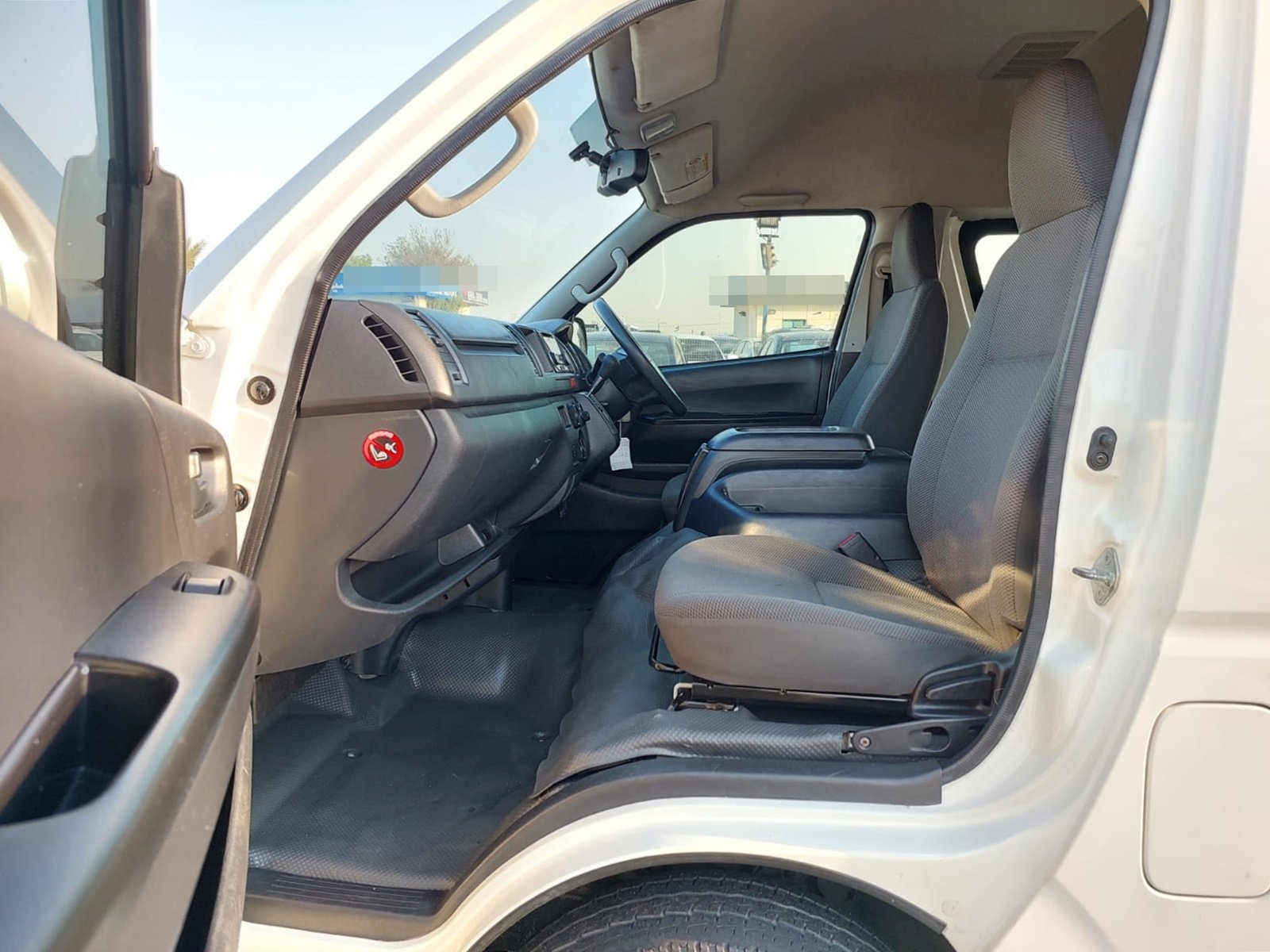
								TOYOTA VAN full									