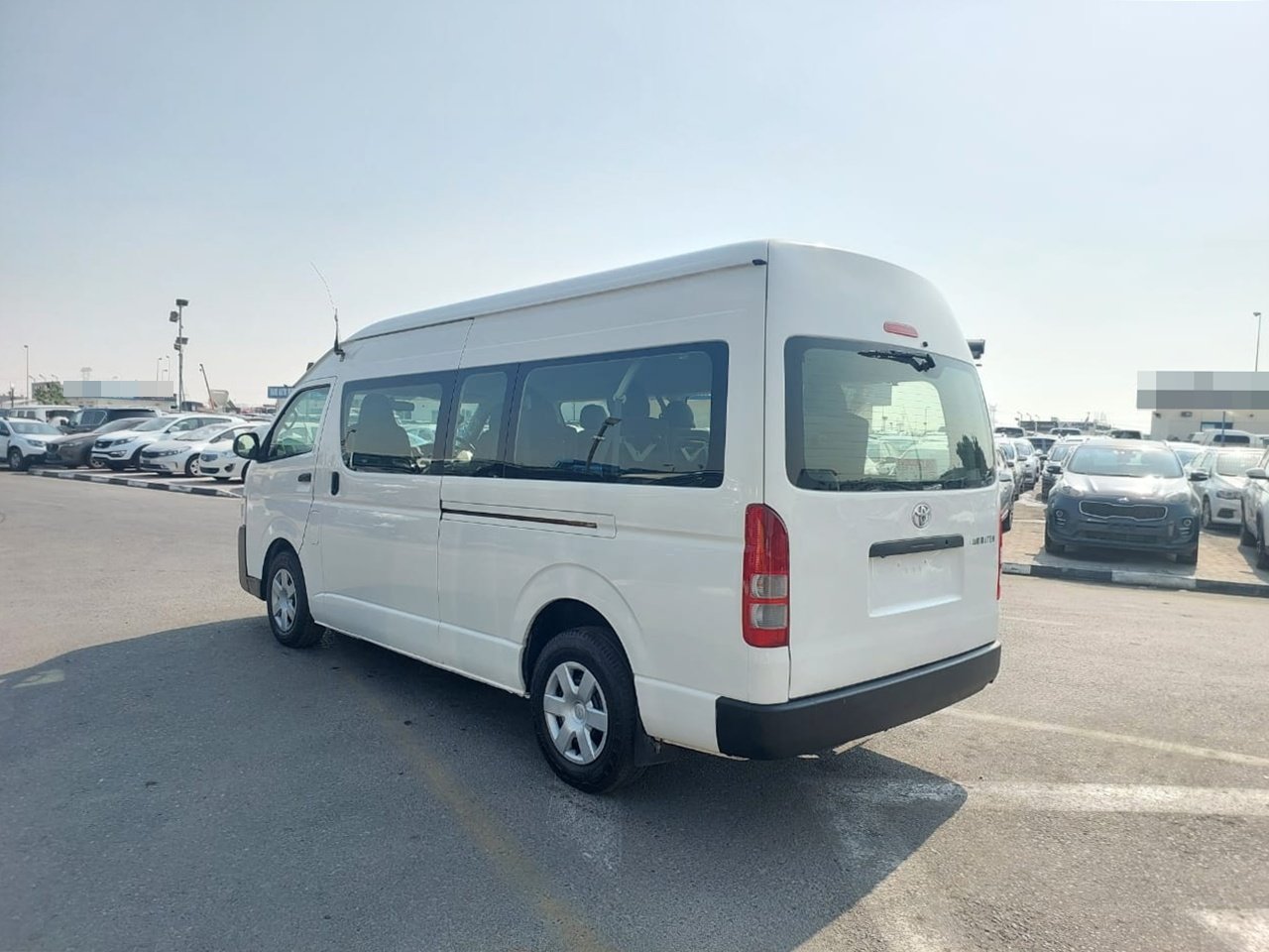 
								TOYOTA VAN full									