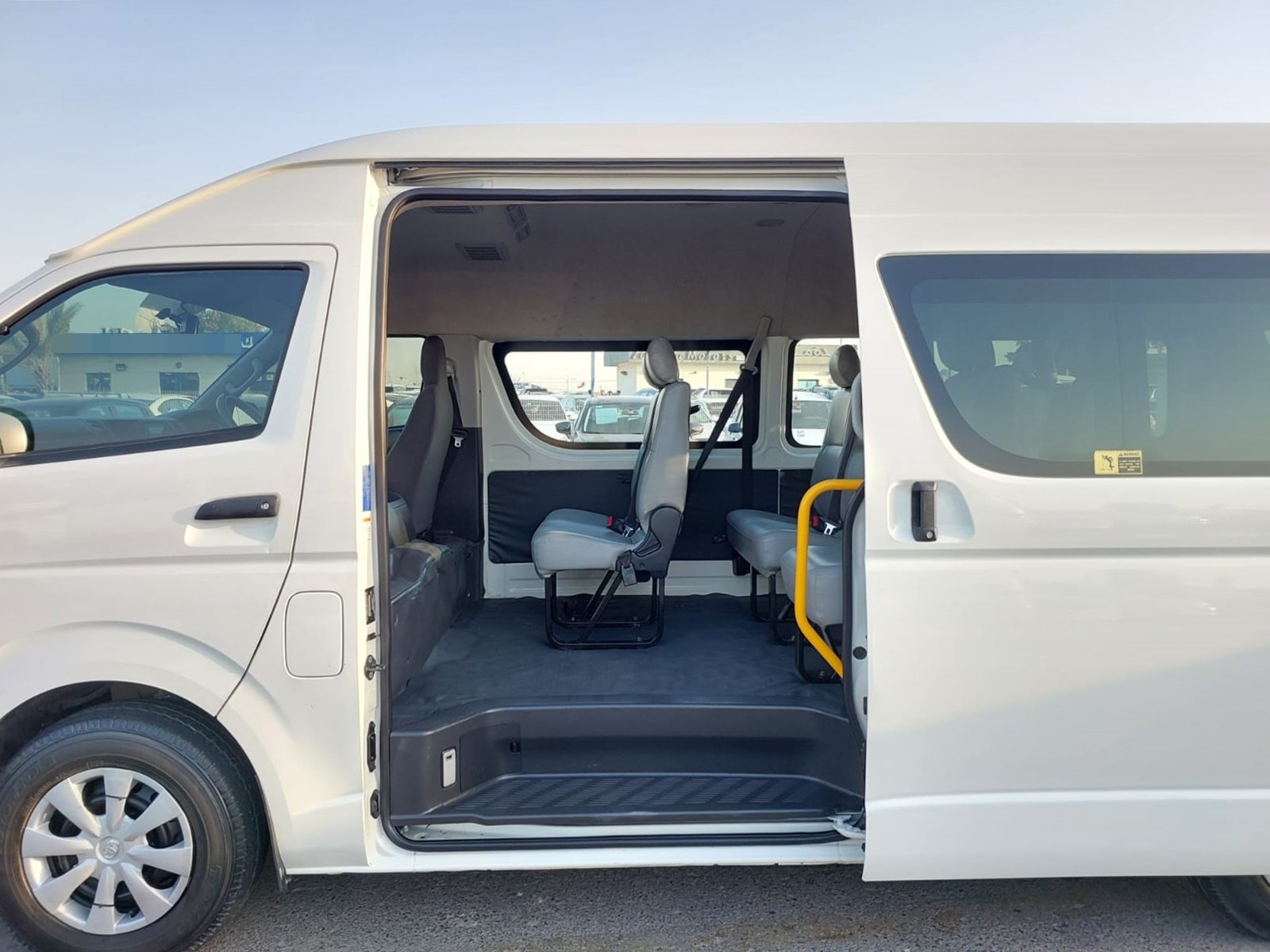 
								TOYOTA VAN full									