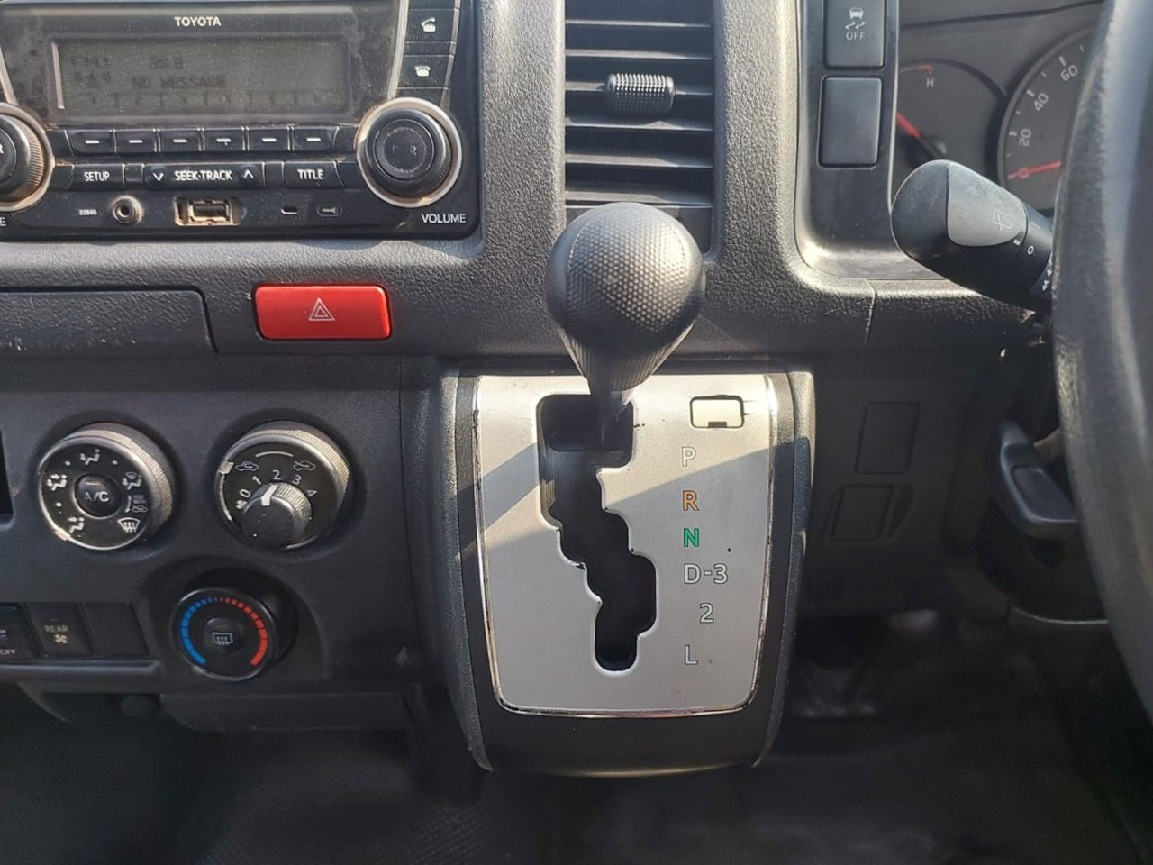 
								TOYOTA VAN full									