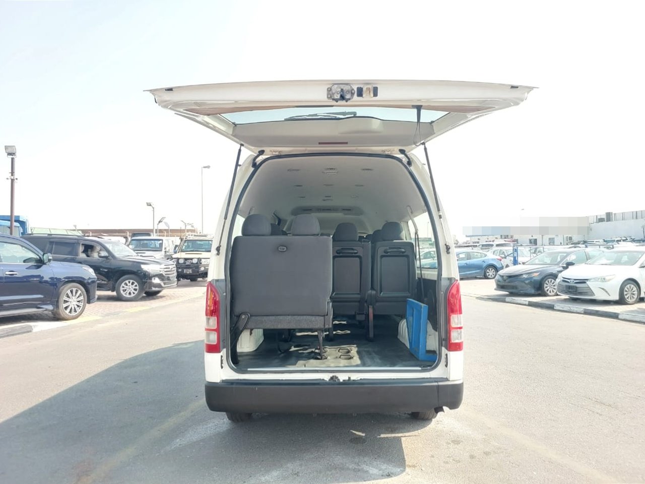 
								TOYOTA VAN full									