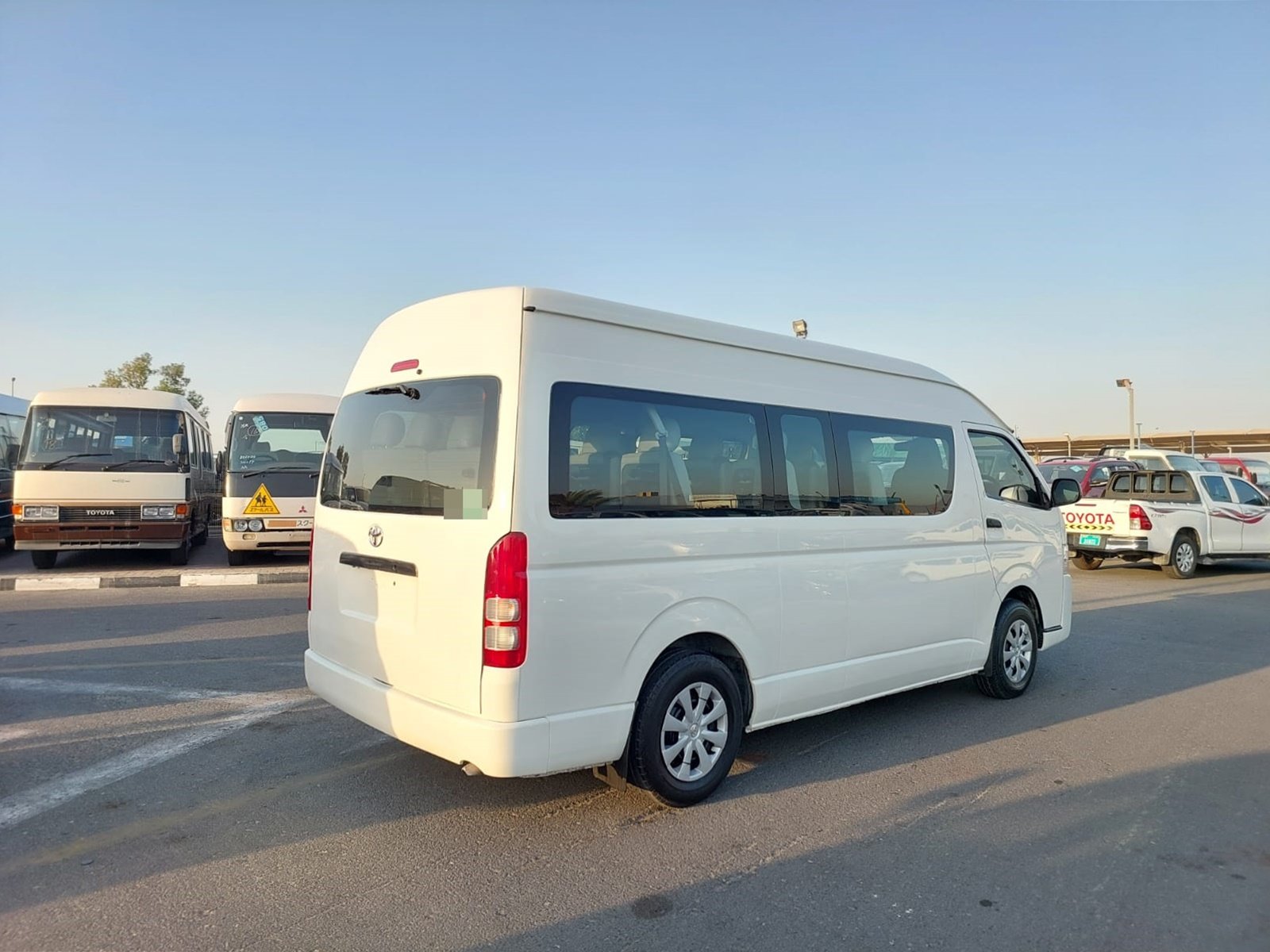 
								TOYOTA VAN full									