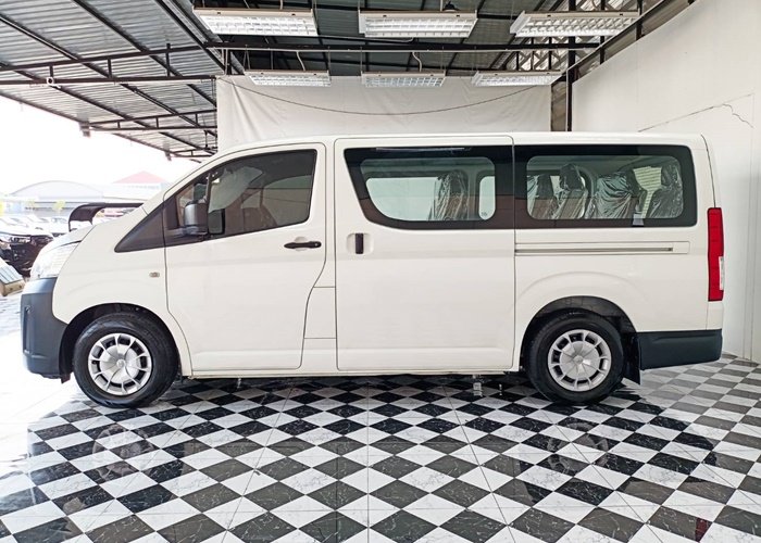 
								TOYOTA VAN full									