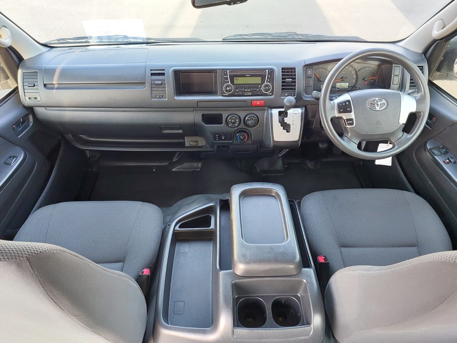 
								TOYOTA VAN full									