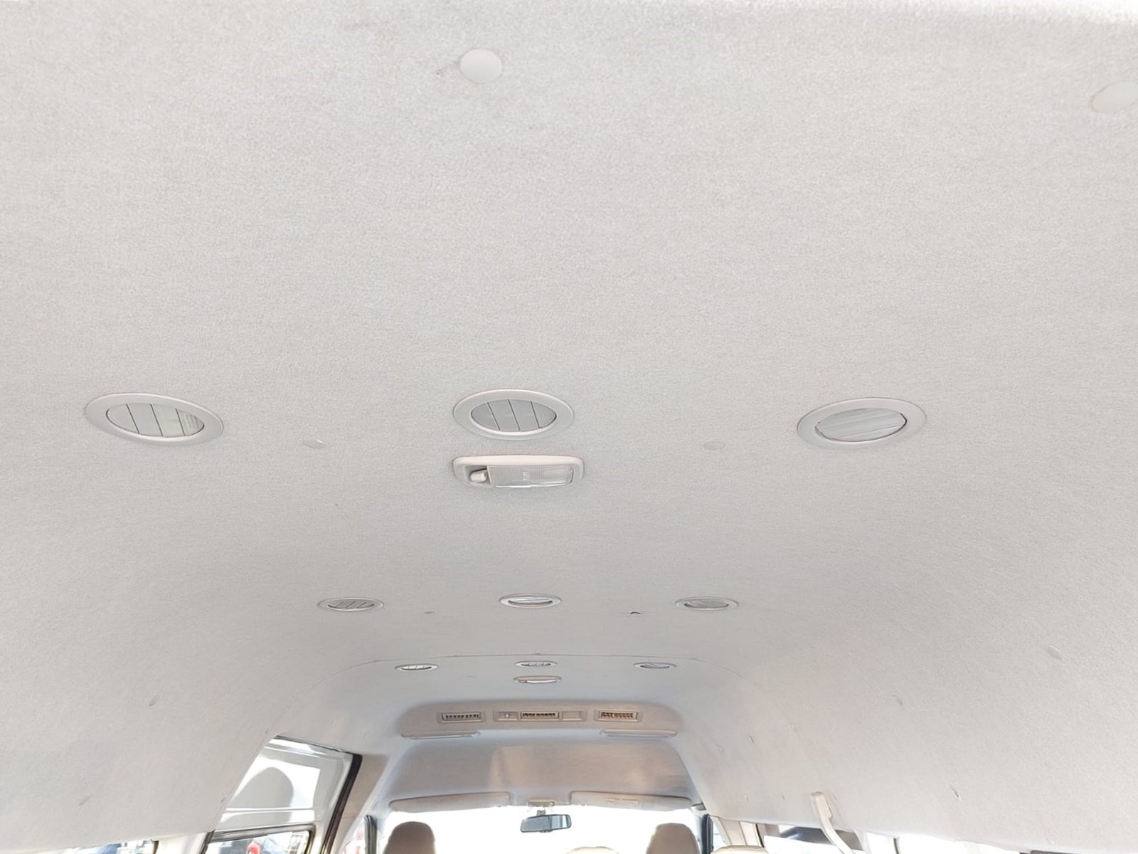
								TOYOTA VAN full									