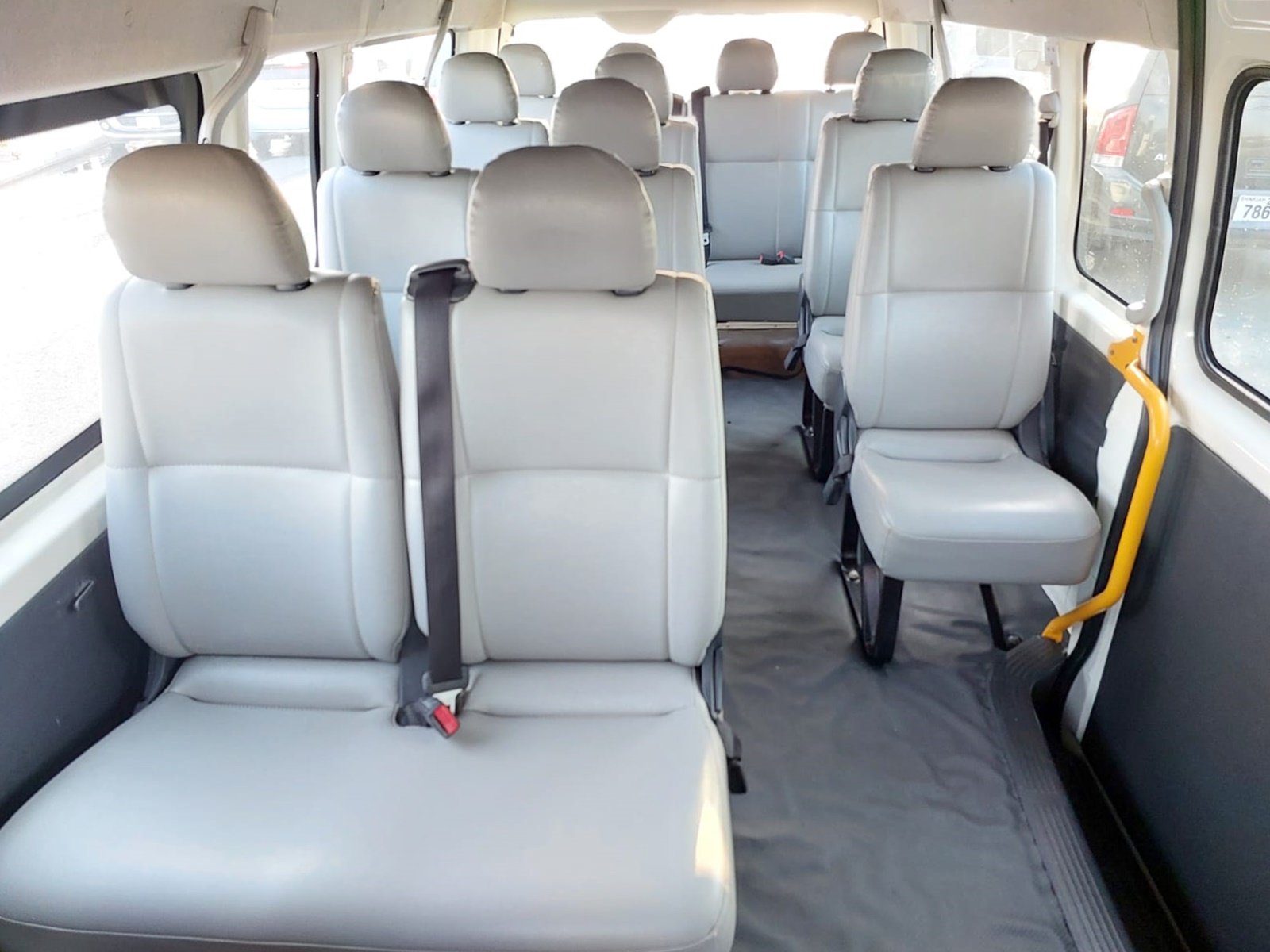 
								TOYOTA VAN full									