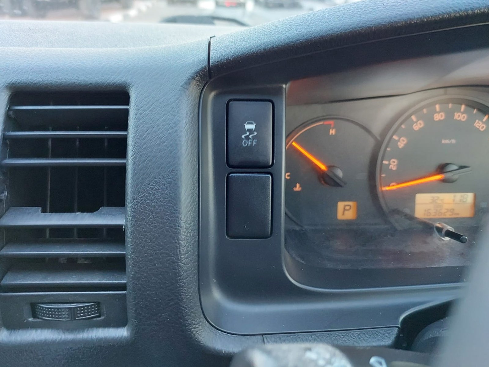 
								TOYOTA VAN full									
