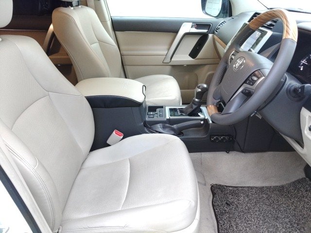 
								TOYOTA LAND CRUISER PRADO full									
