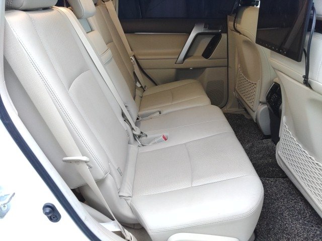 
								TOYOTA LAND CRUISER PRADO full									