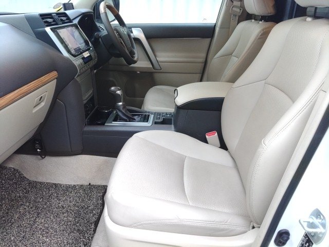 
								TOYOTA LAND CRUISER PRADO full									