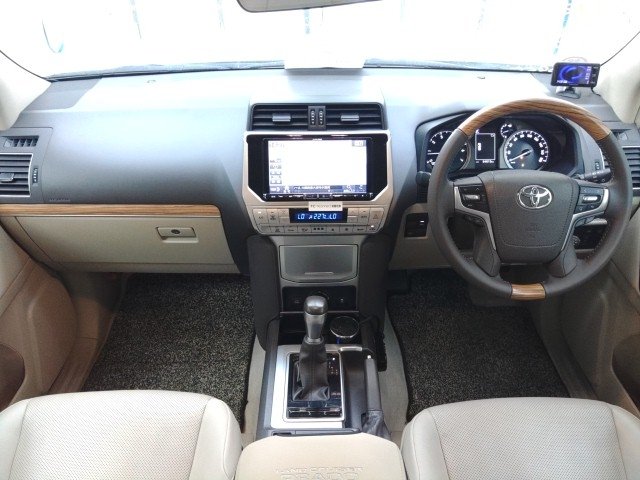 
								TOYOTA LAND CRUISER PRADO full									