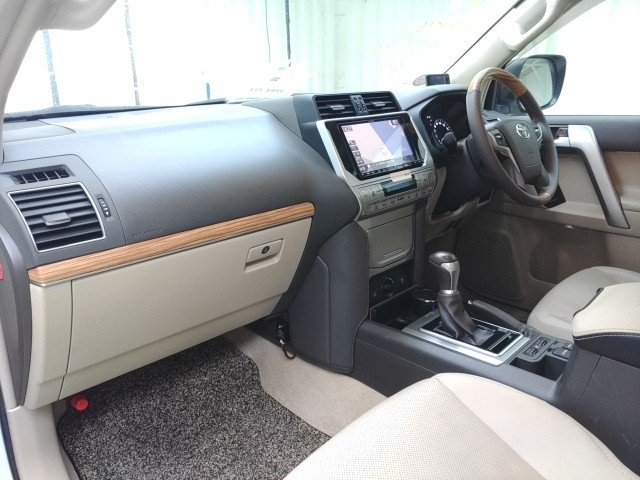 
								TOYOTA LAND CRUISER PRADO full									