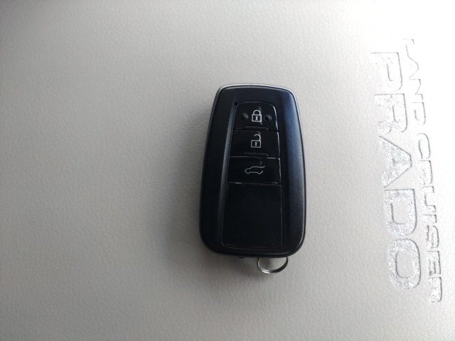 
								TOYOTA LAND CRUISER PRADO full									