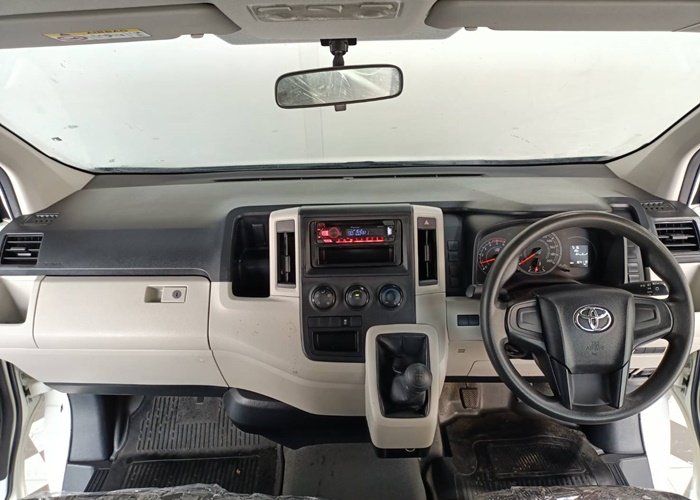 
								TOYOTA VAN full									