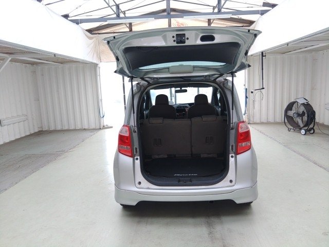 
								TOYOTA RACTIS full									