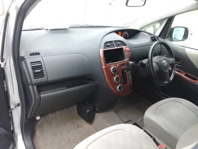 
								TOYOTA RACTIS full									