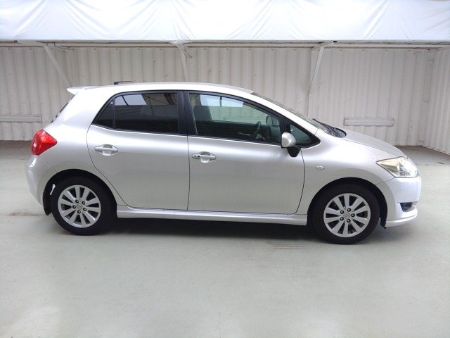 
								TOYOTA AURIS full									