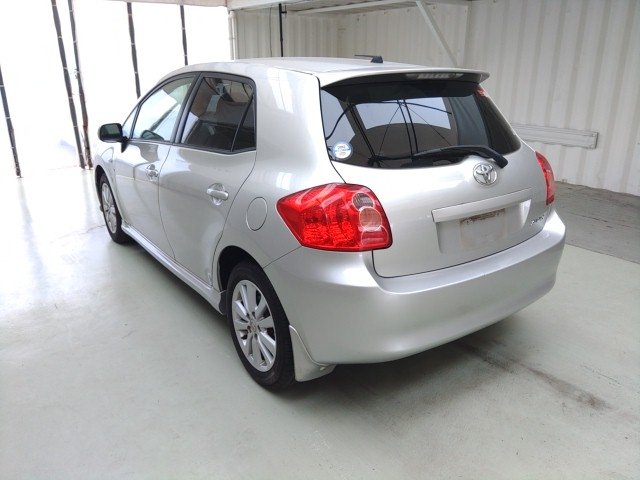 
								TOYOTA AURIS full									