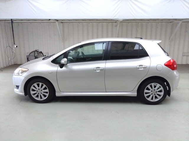 
								TOYOTA AURIS full									