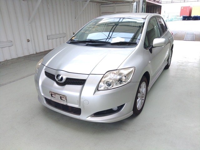 
								TOYOTA AURIS full									