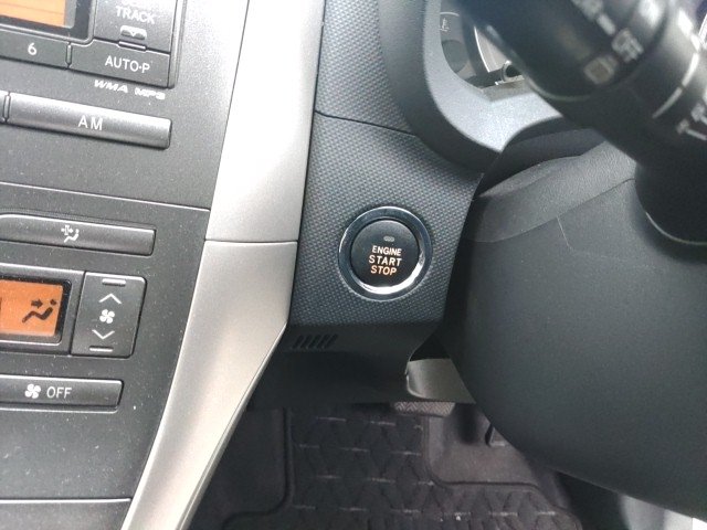 
								TOYOTA AURIS full									