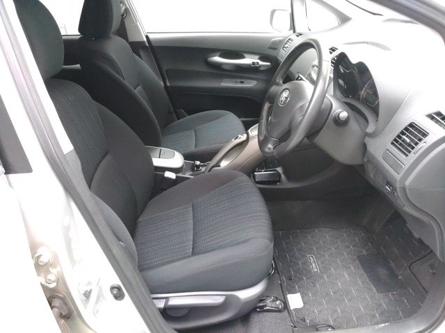 
								TOYOTA AURIS full									