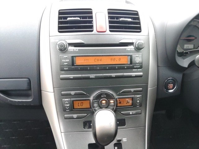 
								TOYOTA AURIS full									