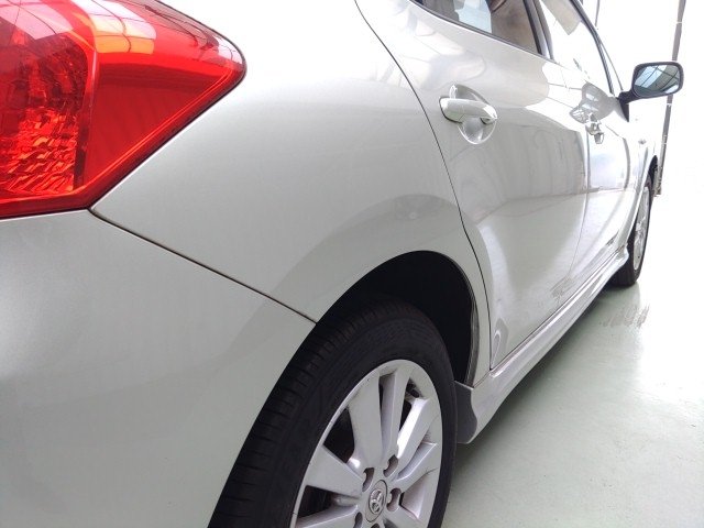 
								TOYOTA AURIS full									