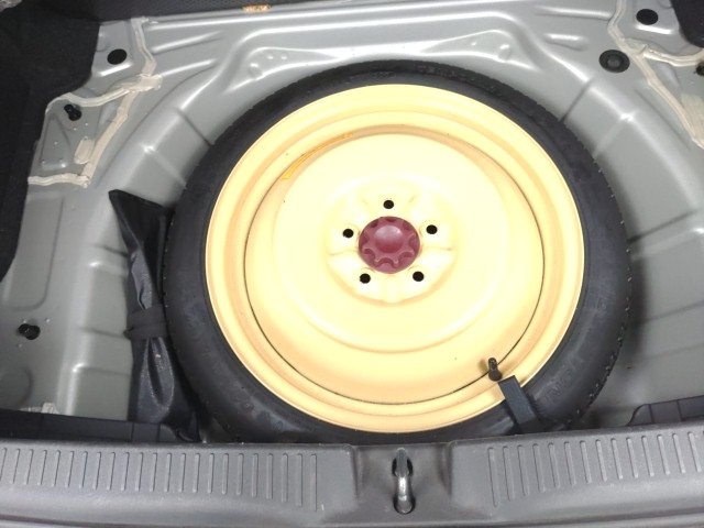 
								TOYOTA AURIS full									