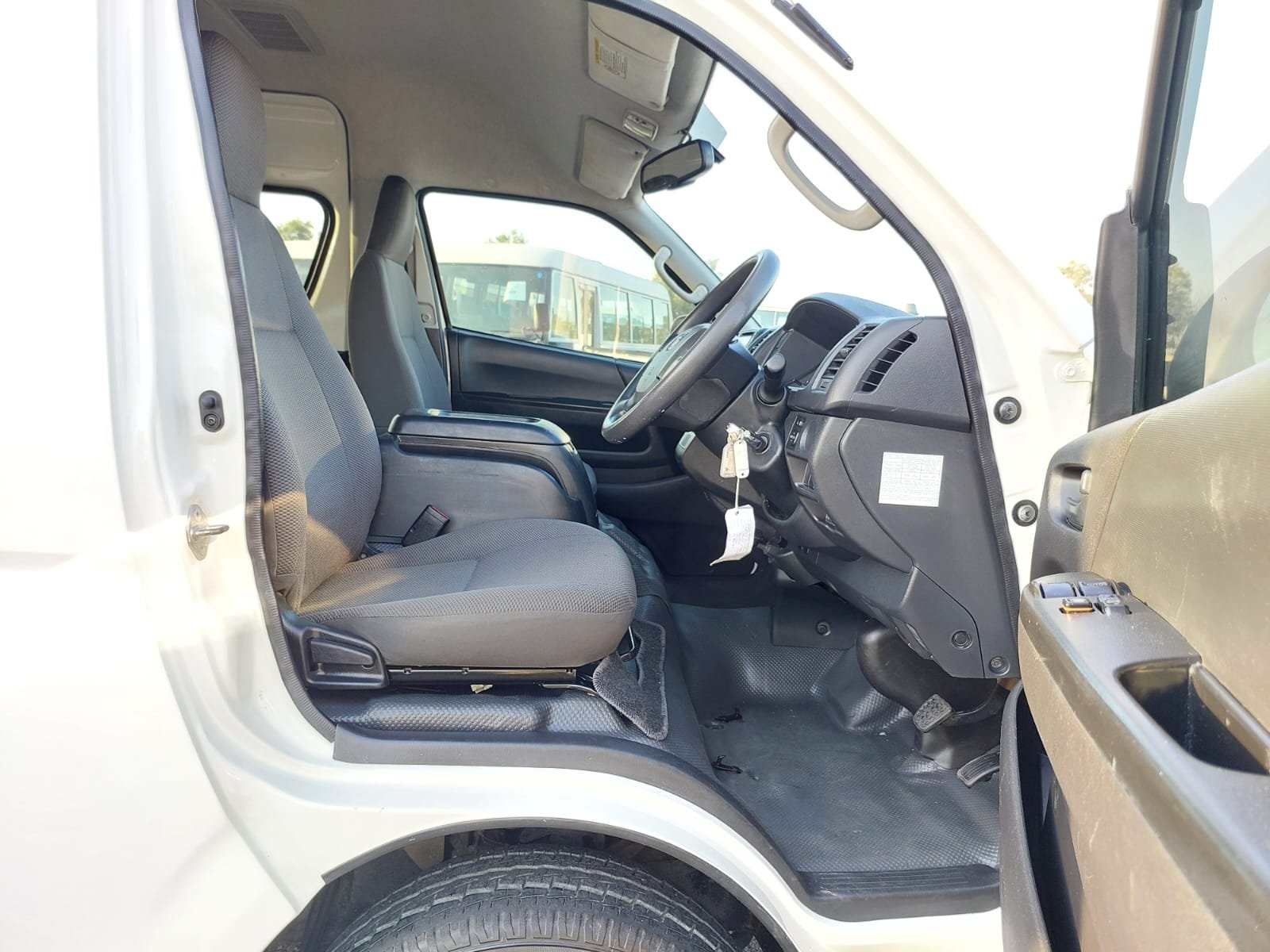 
								TOYOTA VAN full									