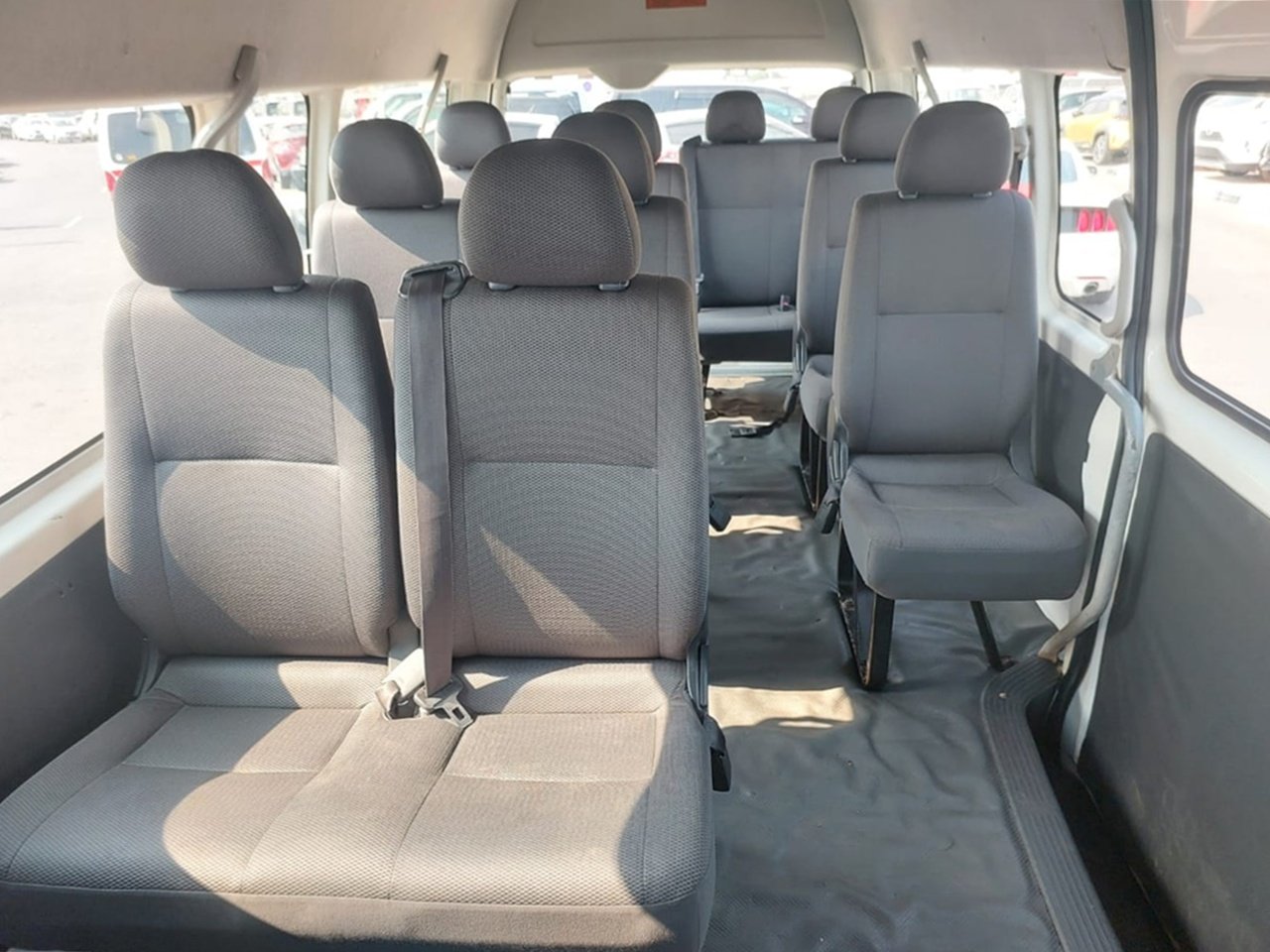 
								TOYOTA VAN full									