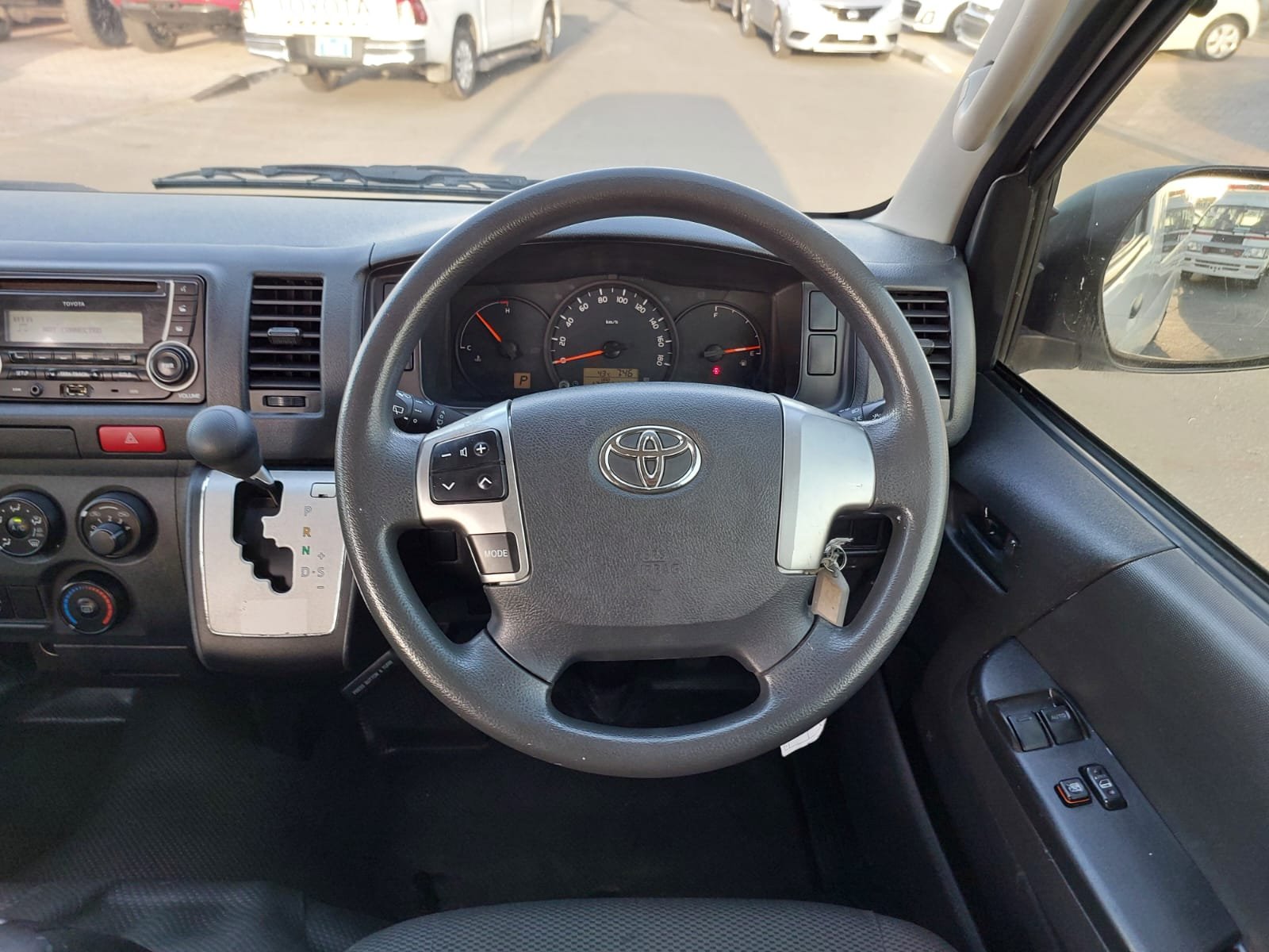 
								TOYOTA VAN full									