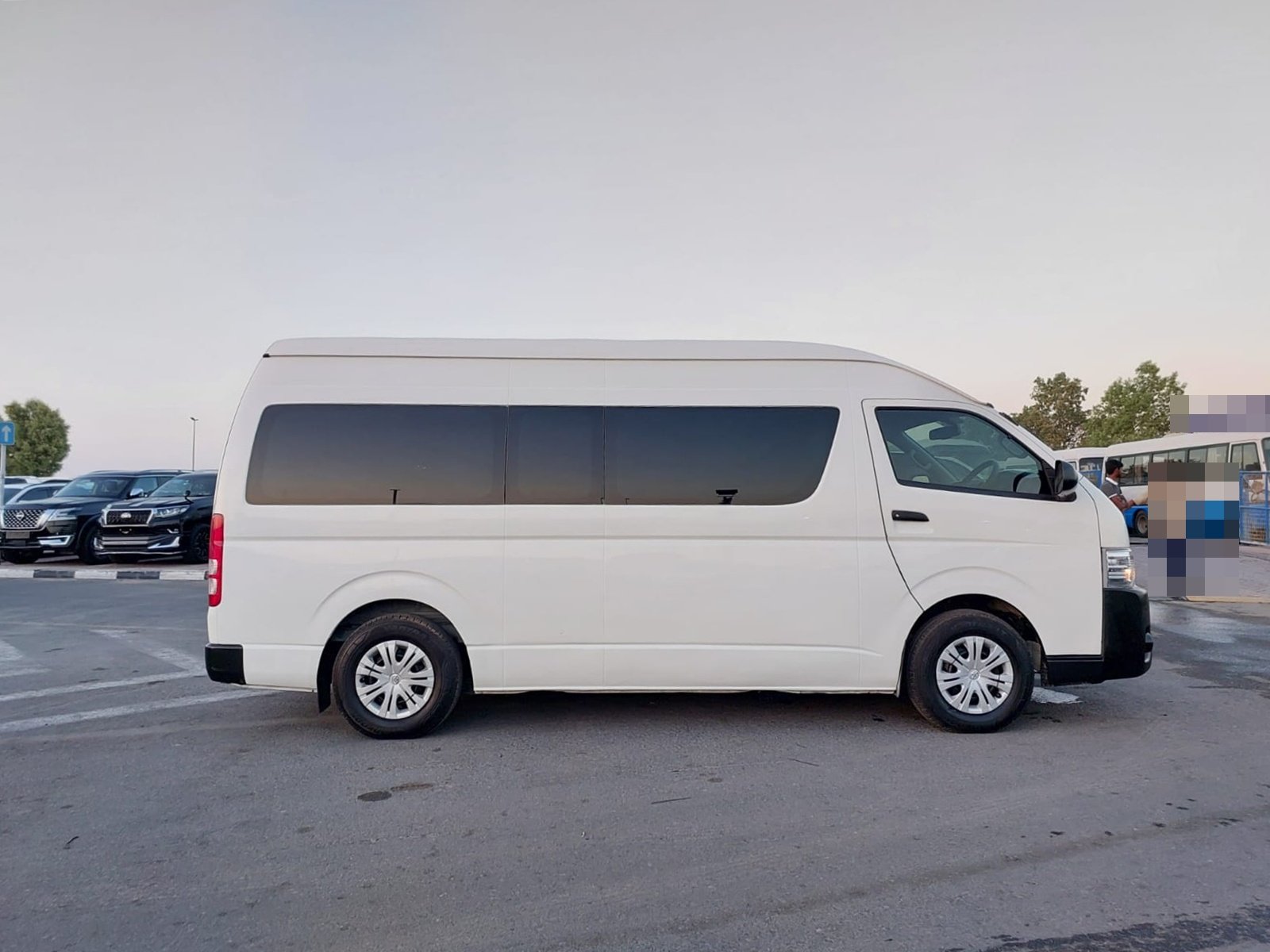 
								TOYOTA VAN full									
