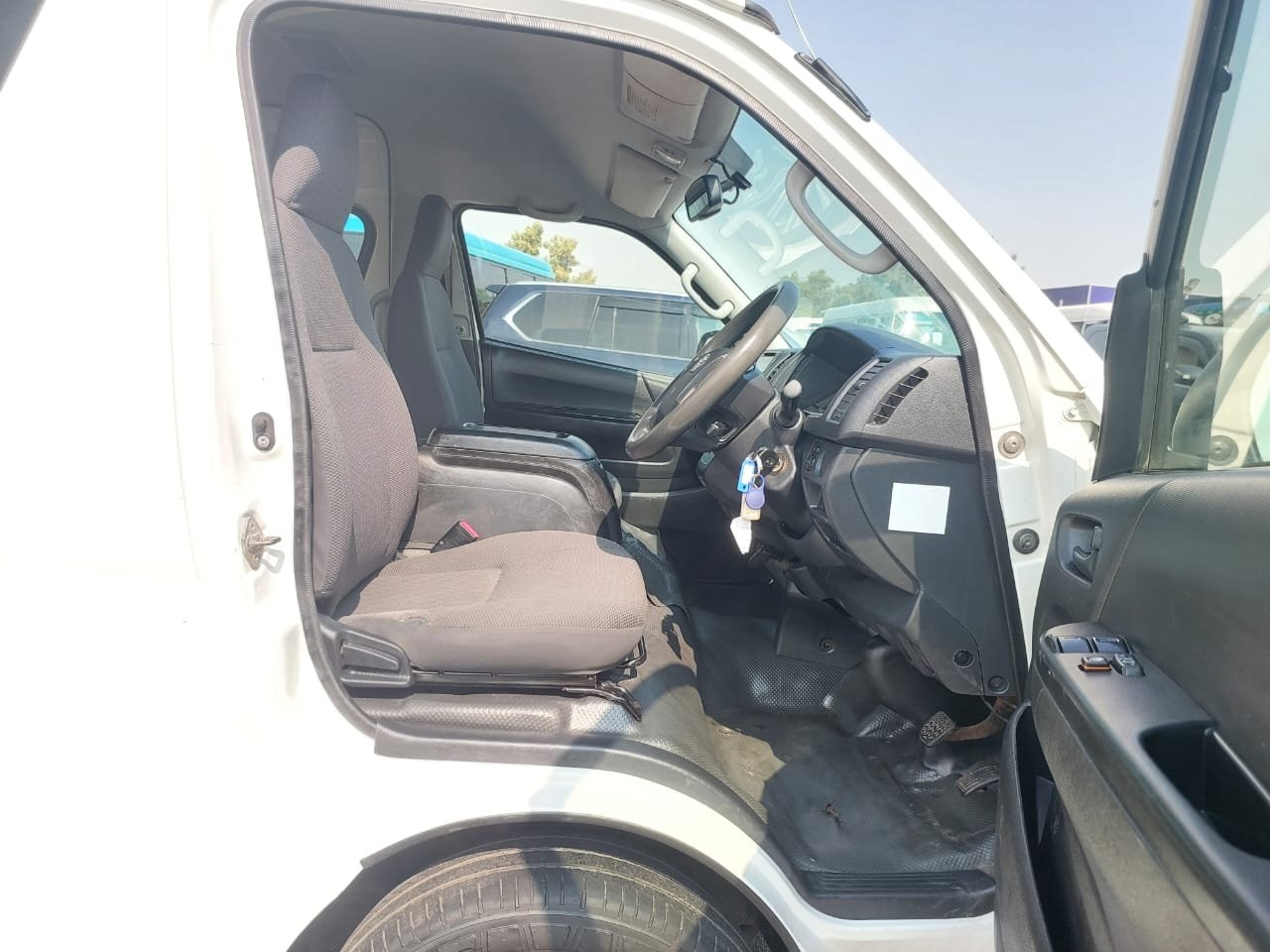 
								TOYOTA VAN full									