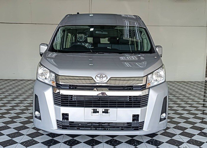 
								TOYOTA COMMUTER 2.8 full									