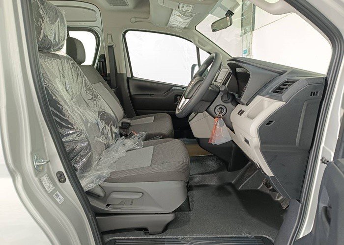 
								TOYOTA COMMUTER 2.8 full									