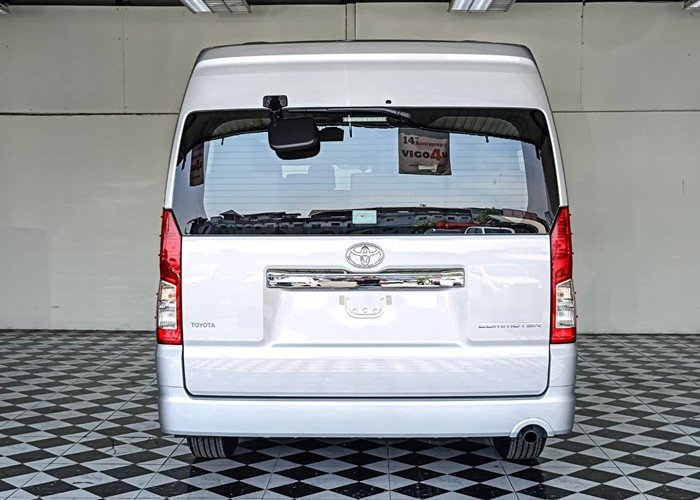 
								TOYOTA COMMUTER 2.8 full									