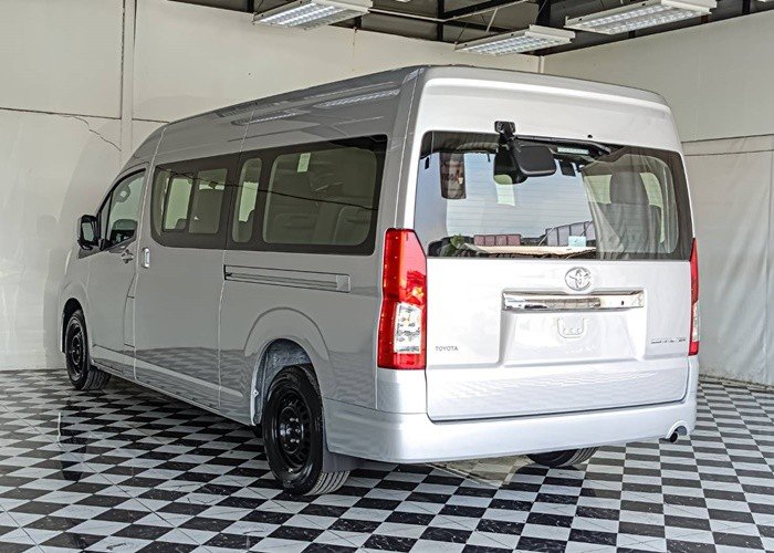 
								TOYOTA COMMUTER 2.8 full									