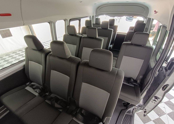 
								TOYOTA COMMUTER 2.8 full									