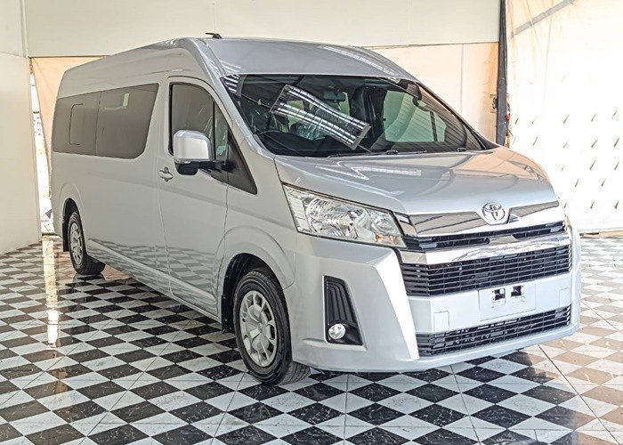 
								TOYOTA COMMUTER 2.8 full									