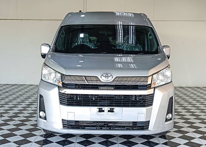 
								TOYOTA COMMUTER 2.8 full									