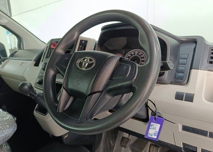
								TOYOTA COMMUTER 2.8 full									