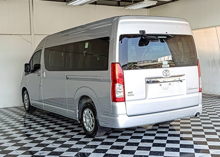 
								TOYOTA COMMUTER 2.8 full									