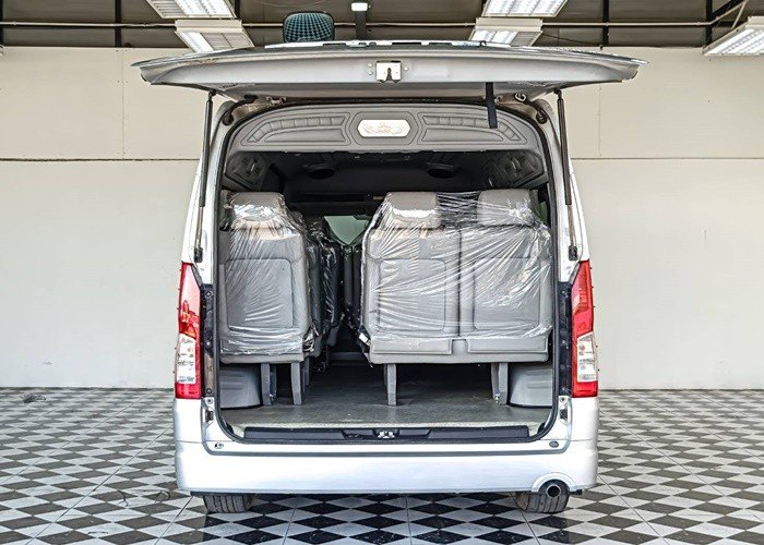 
								TOYOTA COMMUTER 2.8 full									
