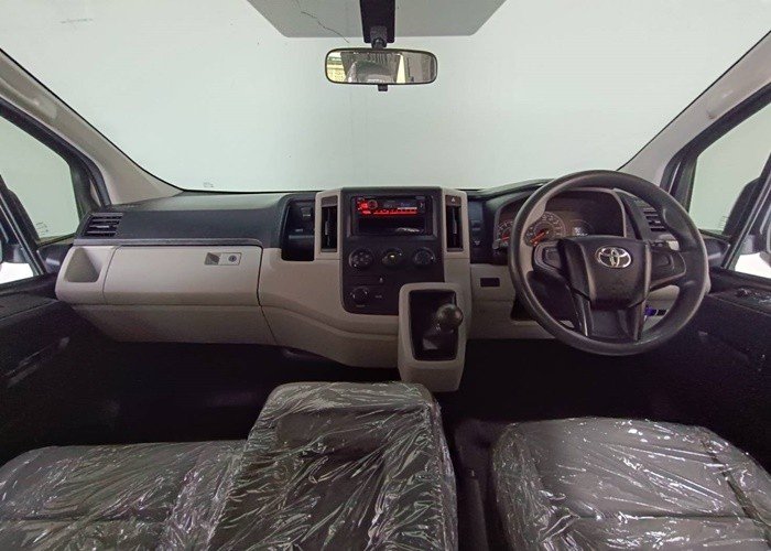 
								TOYOTA COMMUTER 2.8 full									