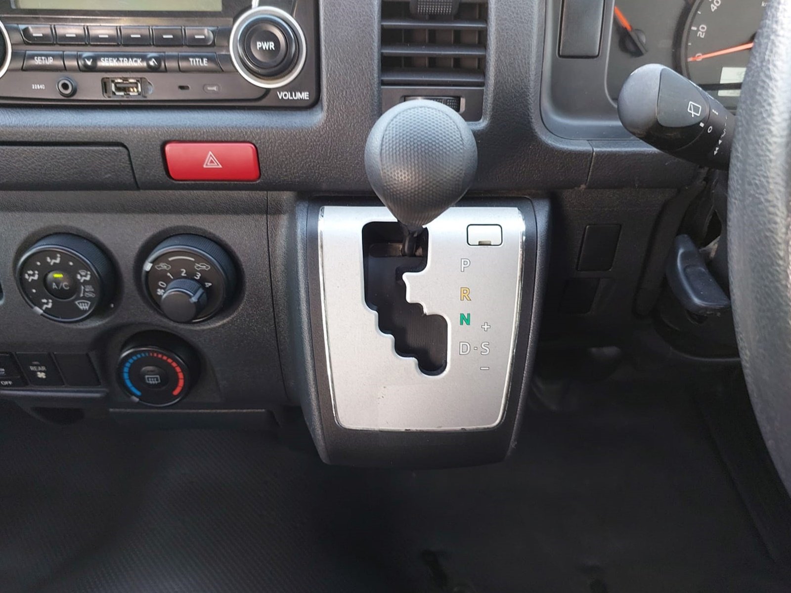 
								TOYOTA VAN full									