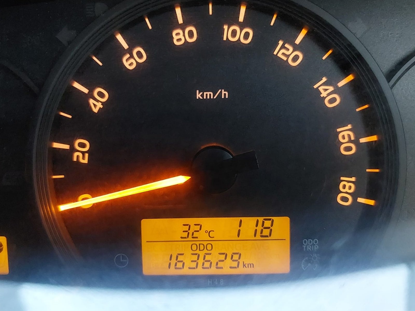
								TOYOTA VAN full									