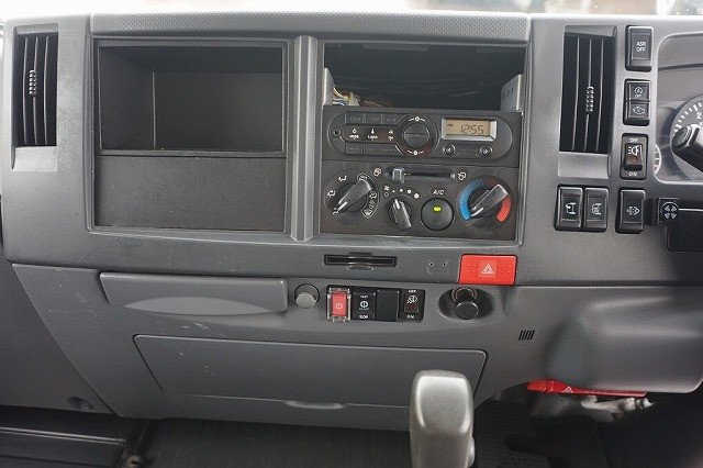 
								ISUZU ELF TRUCK full									