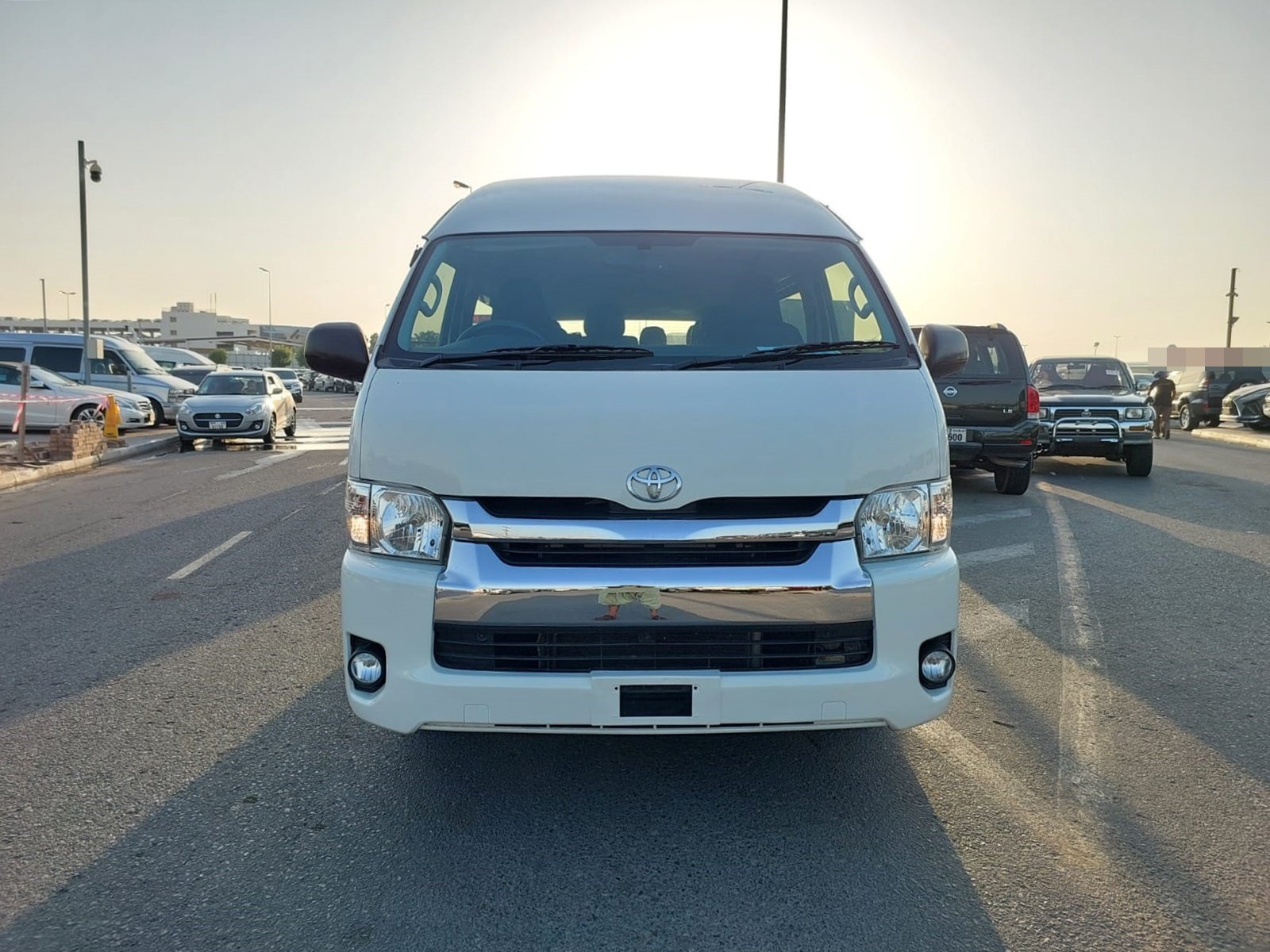
								TOYOTA VAN full									