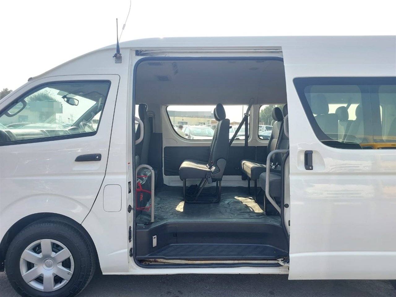 
								TOYOTA VAN full									